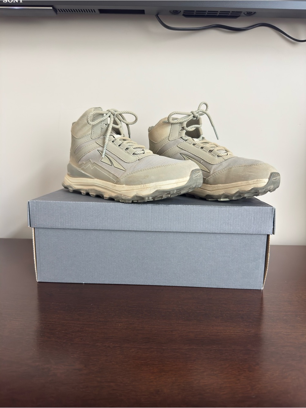 Altra Lone Peak Beige Mid Hiking Boots
8.5